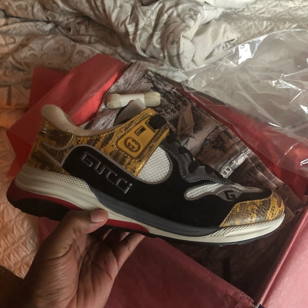 Gucci ultra pace size 10/ 43